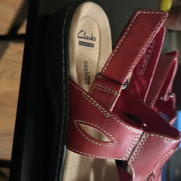 Clark’s comfy red walking sandals - Picture 3 of 7